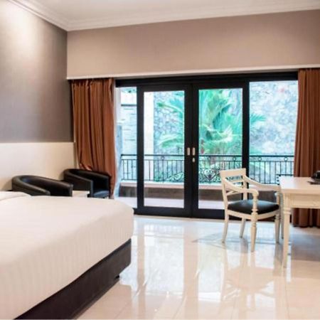 Luminor Hotel Jember By Wh Ngoại thất bức ảnh