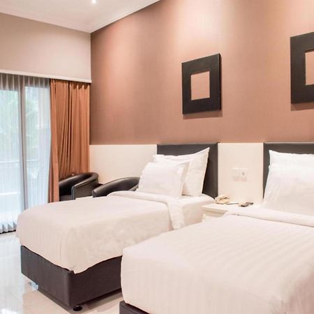 Luminor Hotel Jember By Wh Ngoại thất bức ảnh