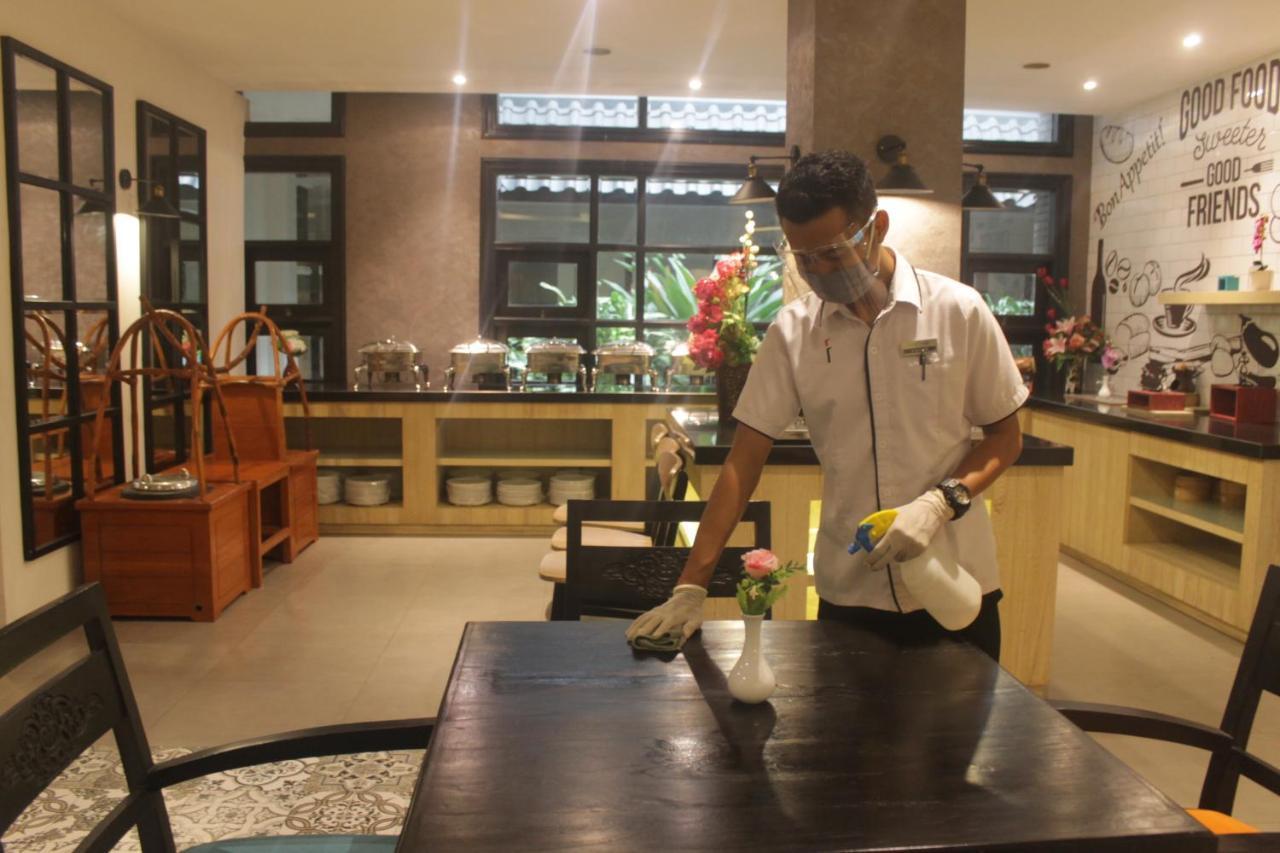 Luminor Hotel Jember By Wh Ngoại thất bức ảnh