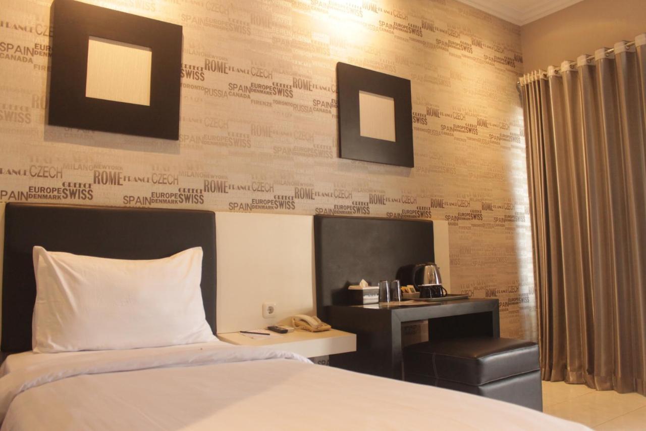 Luminor Hotel Jember By Wh Ngoại thất bức ảnh