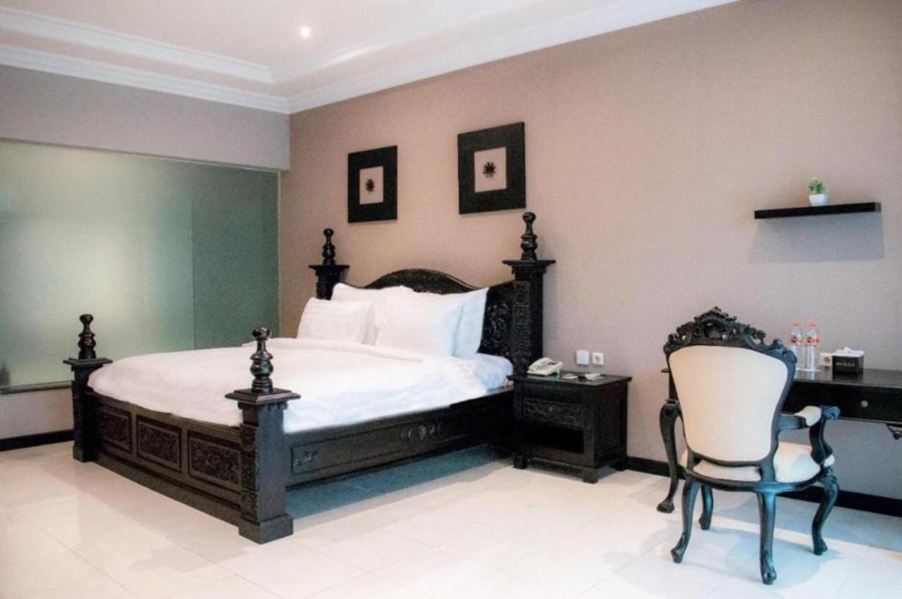 Luminor Hotel Jember By Wh Ngoại thất bức ảnh