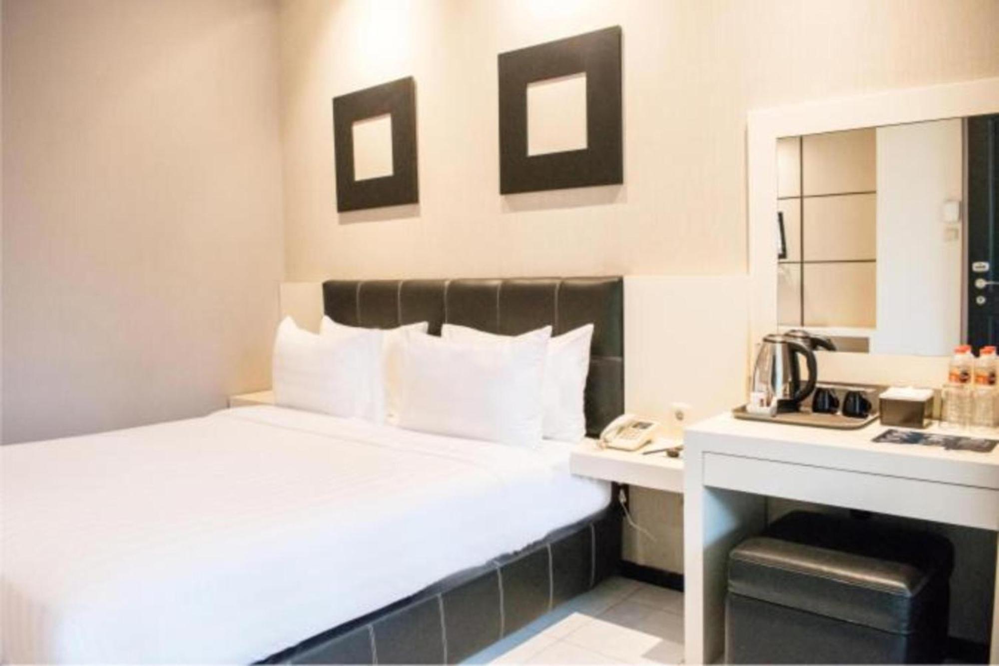 Luminor Hotel Jember By Wh Ngoại thất bức ảnh