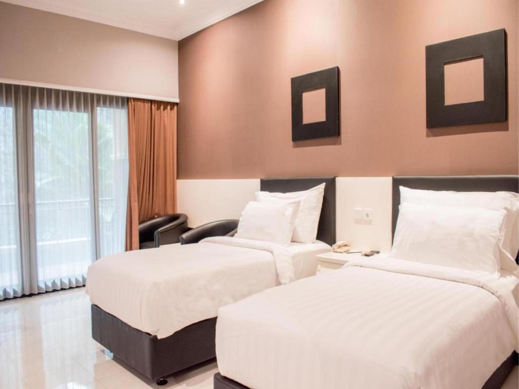 Luminor Hotel Jember By Wh Ngoại thất bức ảnh