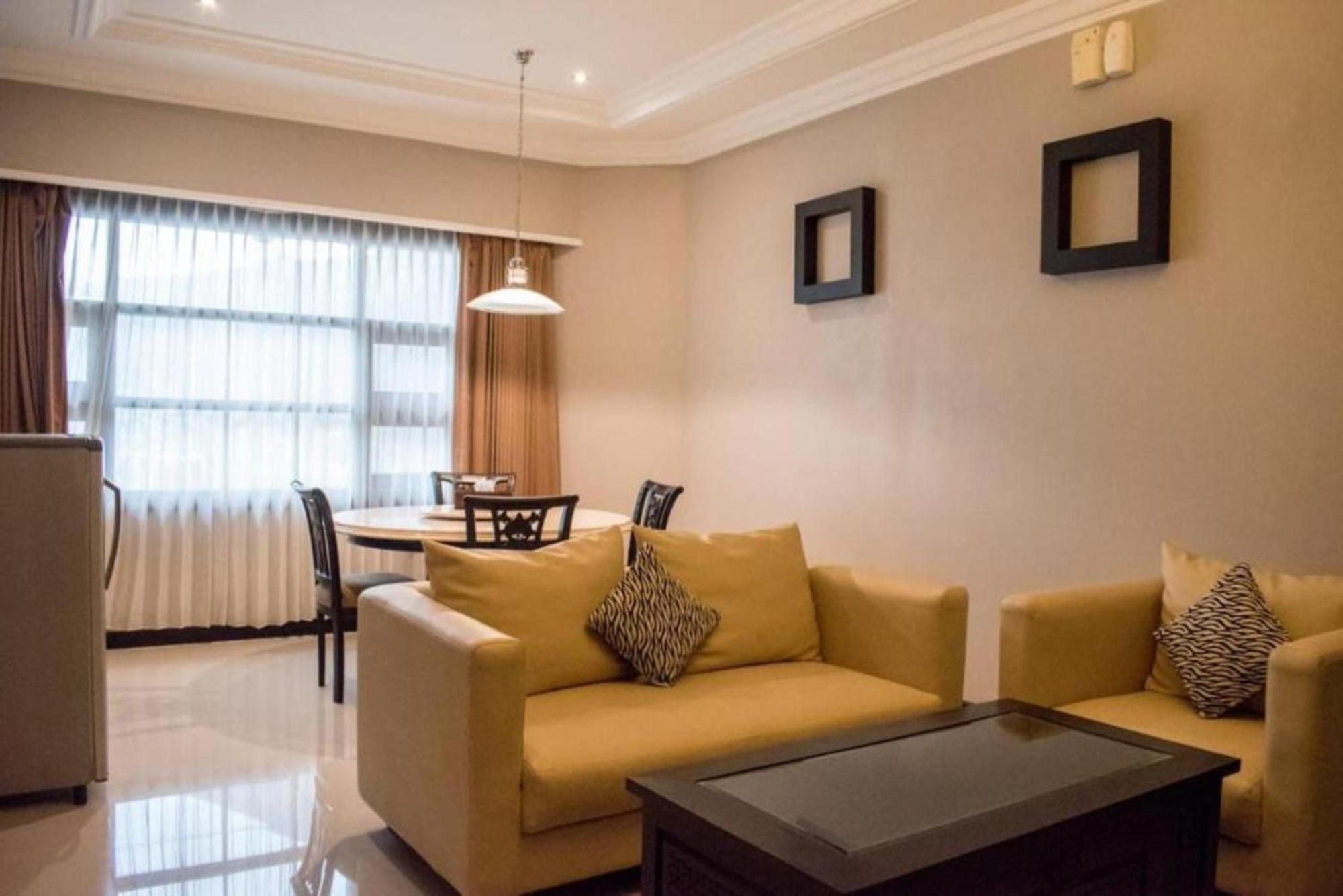Luminor Hotel Jember By Wh Ngoại thất bức ảnh